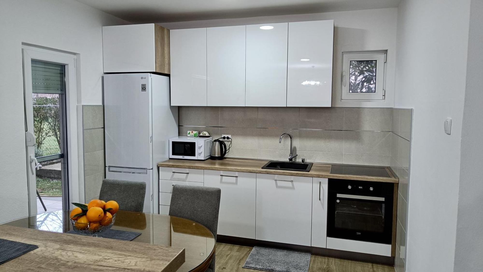 Entire House Floor - 2-Bedroom Cozy & Peaceful Apartment Podgorica Exterior photo