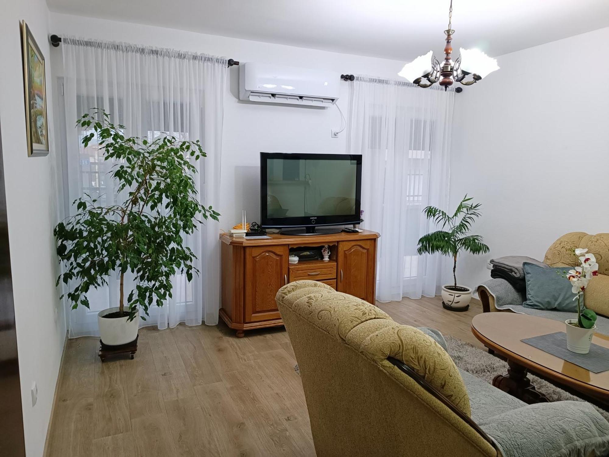Entire House Floor - 2-Bedroom Cozy & Peaceful Apartment Podgorica Exterior photo